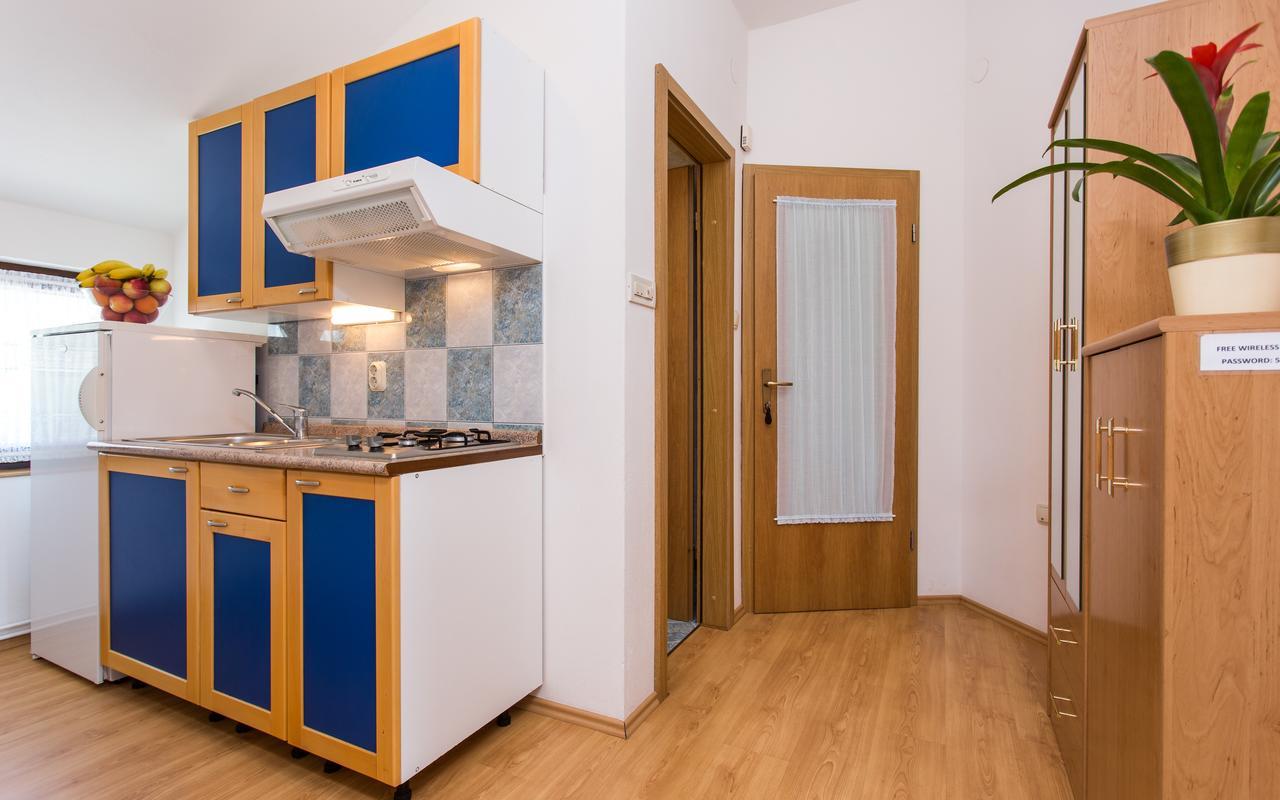 Apartments Lucija 2 Baska  Bagian luar foto